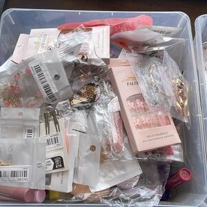 I am selling a mystery beauty scoops